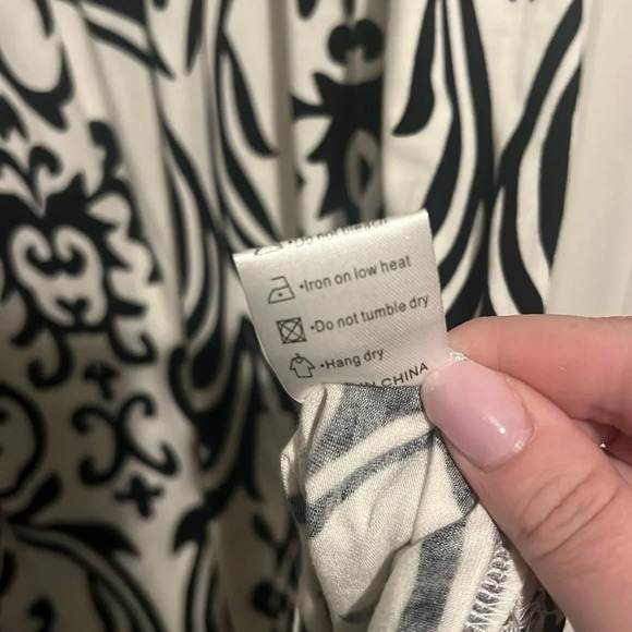 Popyoung NWT plus 3X Black & White Soft tunic top - Picture 7 of 7